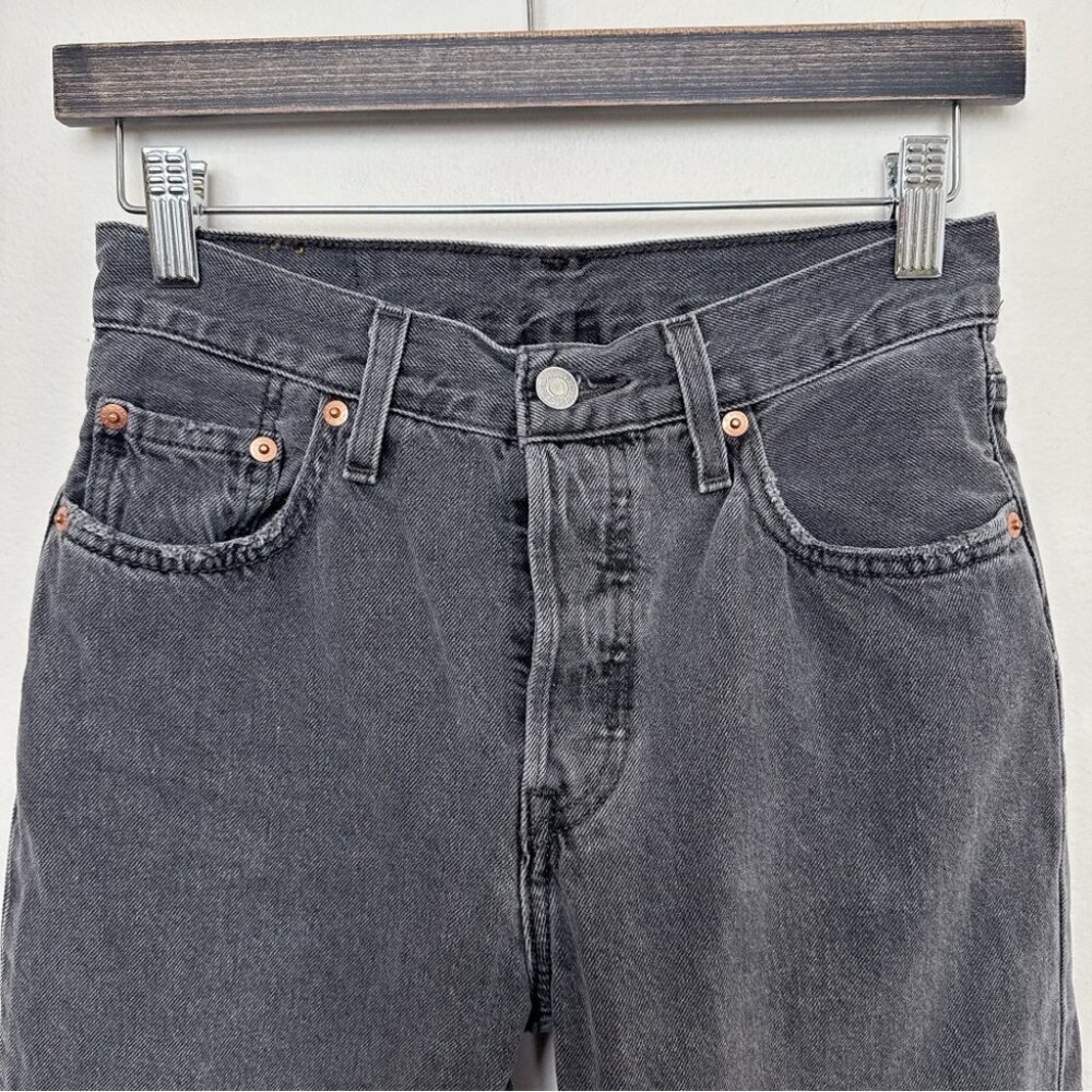 Levi's Womens 25 501 Crop Raw Hem Gray Wash Jeans - Picture 8 of 15